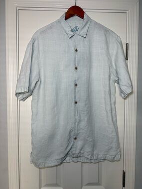 Tommy Bahama 100% linen light blue button up collared shirt men’s size medium